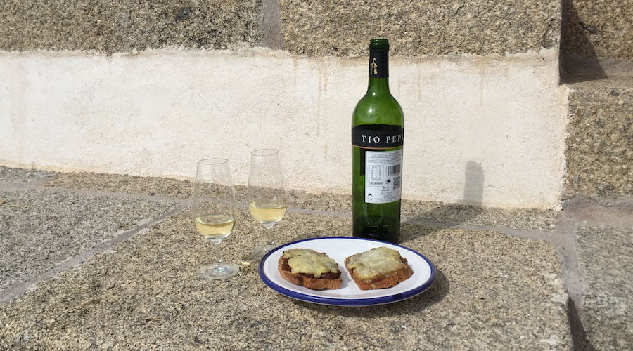 Tosta de cebolla caramelizada con queso de trufa